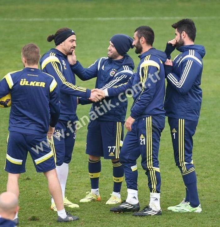 Emenike - Alves arasında gerginlik