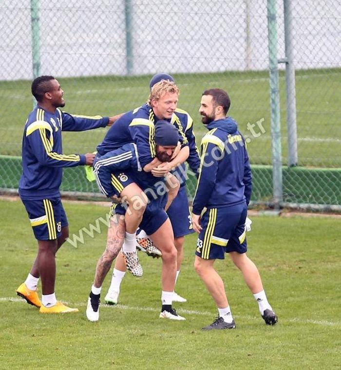 Emenike - Alves arasında gerginlik