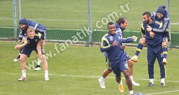 Emenike - Alves arasında gerginlik