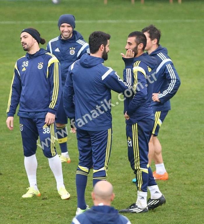 Emenike - Alves arasında gerginlik