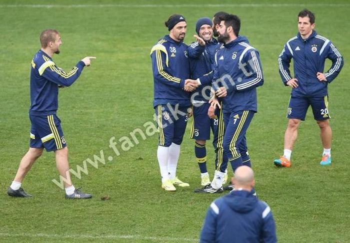 Emenike - Alves arasında gerginlik