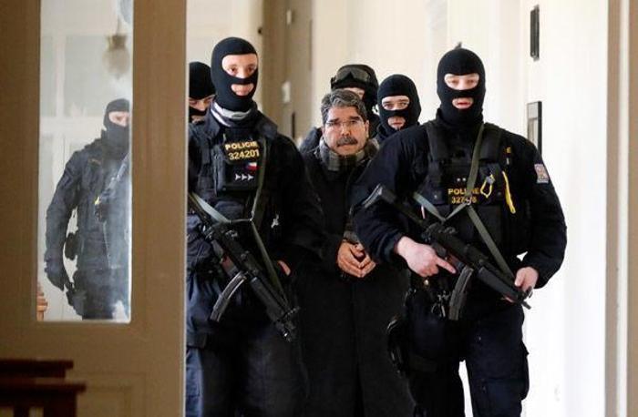 Son dakika... İşte Salih Müslimin elleri kelepçeli ilk fotoğrafları