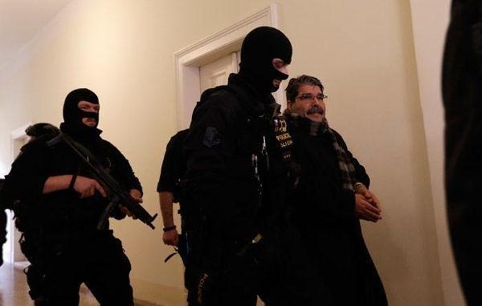 Son dakika... İşte Salih Müslimin elleri kelepçeli ilk fotoğrafları