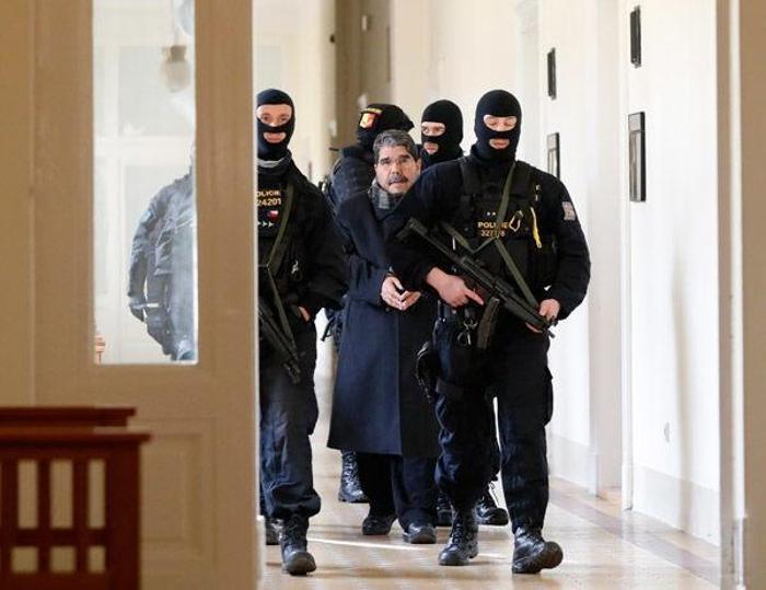 Son dakika... İşte Salih Müslimin elleri kelepçeli ilk fotoğrafları