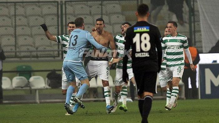 İlhan Palut, Konyaspor-Beşiktaş maçı sonrası omuzlarda