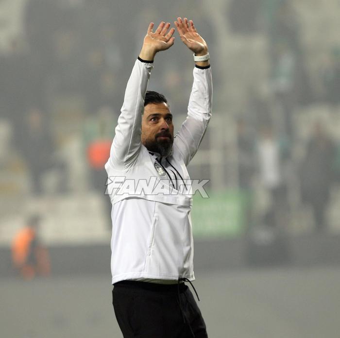 İlhan Palut, Konyaspor-Beşiktaş maçı sonrası omuzlarda
