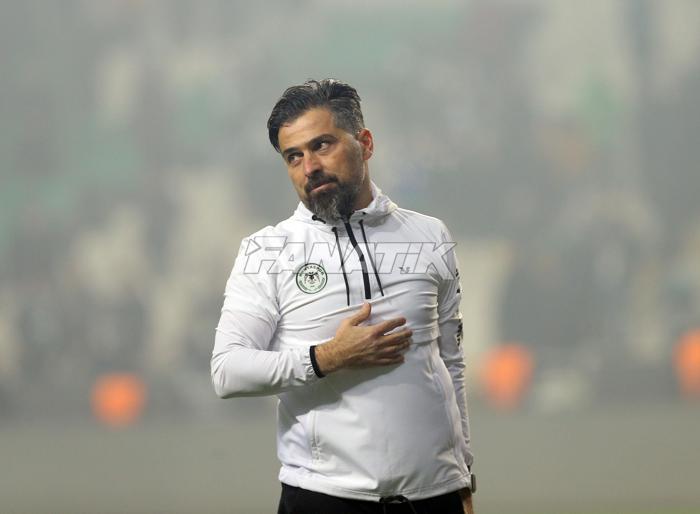 İlhan Palut, Konyaspor-Beşiktaş maçı sonrası omuzlarda