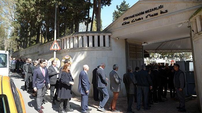 Sait Koça veda... Cenaze töreninde metrelerce kuyruk oluştu