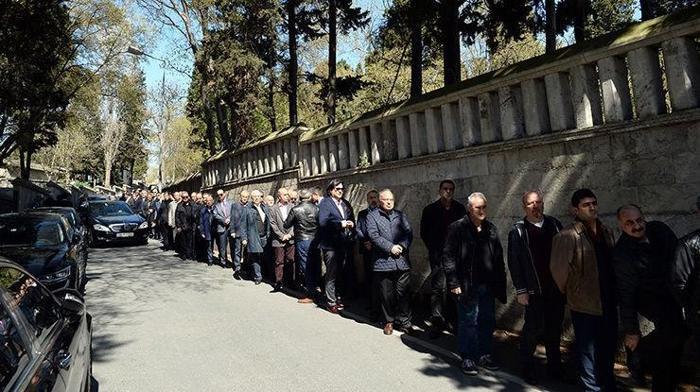 Sait Koça veda... Cenaze töreninde metrelerce kuyruk oluştu