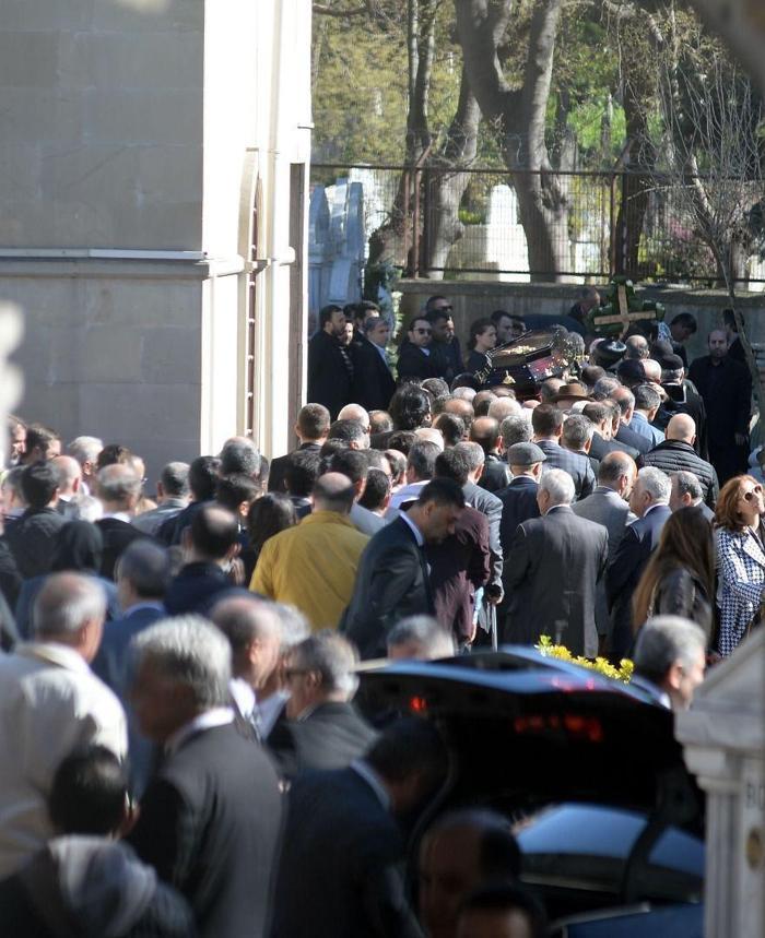 Sait Koça veda... Cenaze töreninde metrelerce kuyruk oluştu