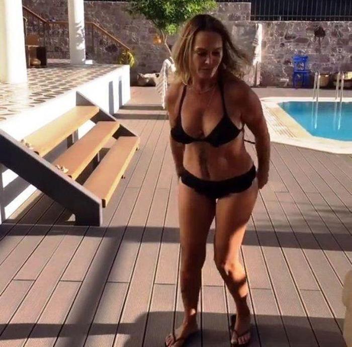 Hülya Avşar kendi filminin kapağı için soyundu
