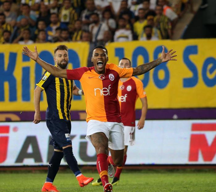 Galatasarayda transfer gelişmesi Garry Rodrigues 8 milyon euroya ayrılıyor...