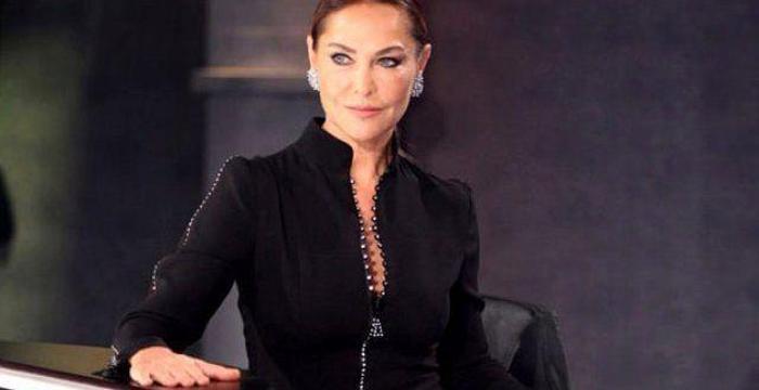 Hülya Avşar kendi filminin kapağı için soyundu