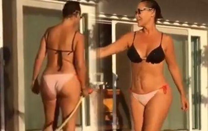 Hülya Avşar kendi filminin kapağı için soyundu