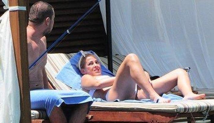 Hülya Avşar kendi filminin kapağı için soyundu