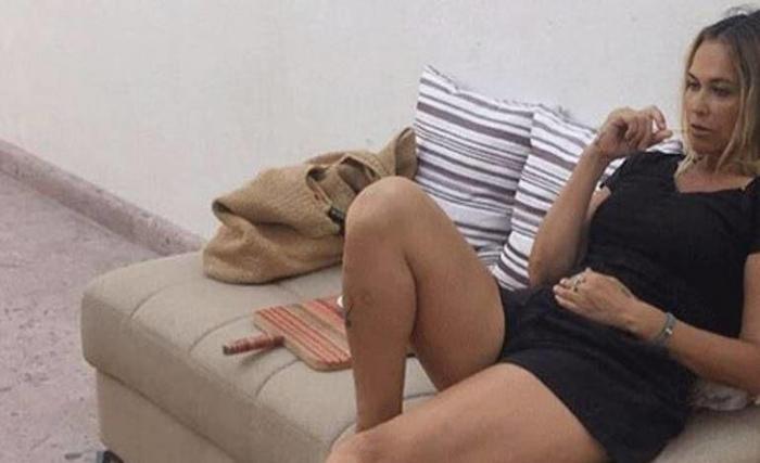 Hülya Avşar kendi filminin kapağı için soyundu