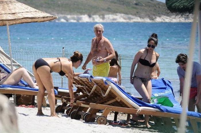Hülya Avşar kendi filminin kapağı için soyundu