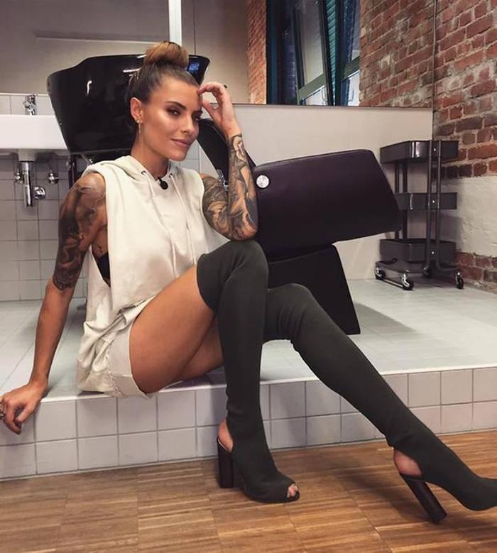 Otel aşıkları Loris Karius ve Sophia Thomalla görüntülendiklerini fark edince gizlendi