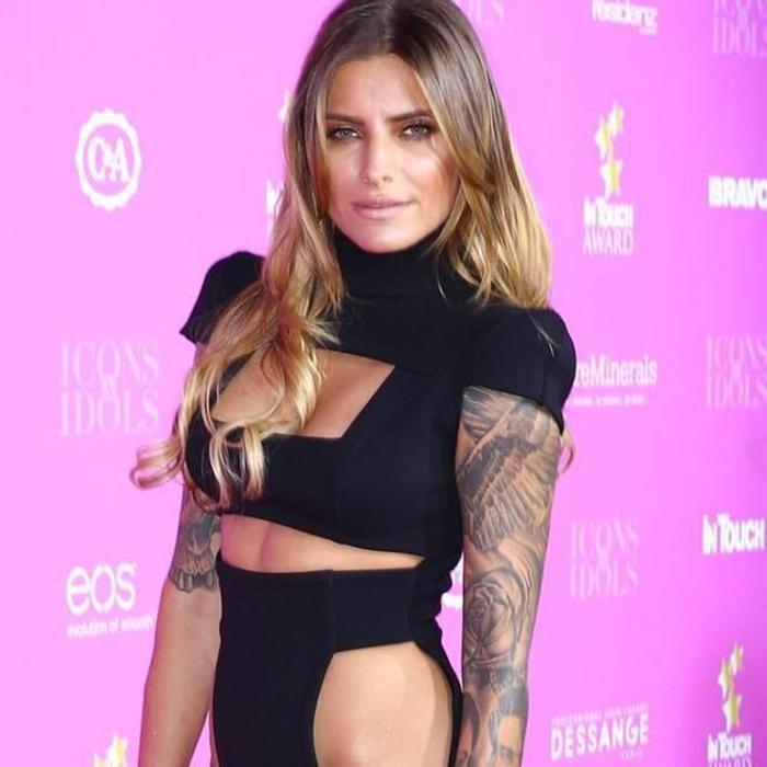 Otel aşıkları Loris Karius ve Sophia Thomalla görüntülendiklerini fark edince gizlendi