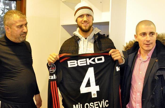 Milosevic formayı giydi