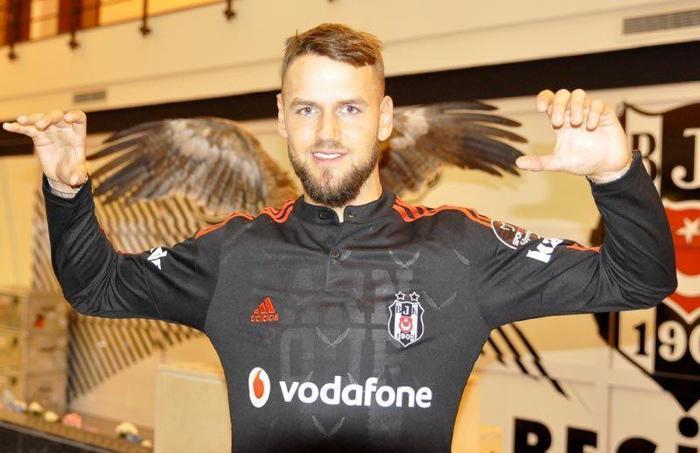 Milosevic formayı giydi