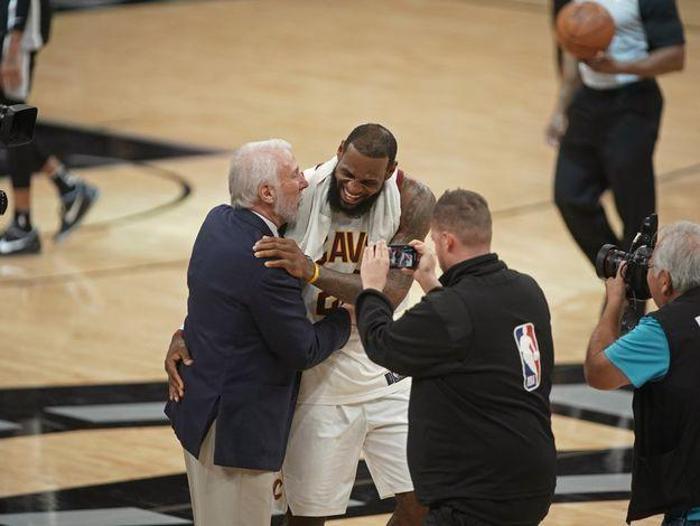 Popovich, LeBron Jamese destek çıktı