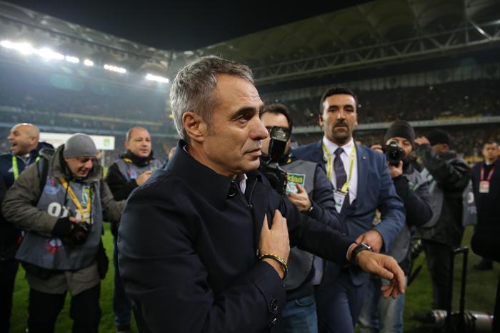 Ersun Yanal Fenerbahçe yönetimine raporunu sundu İşte gönderilmesini istediği isimler..
