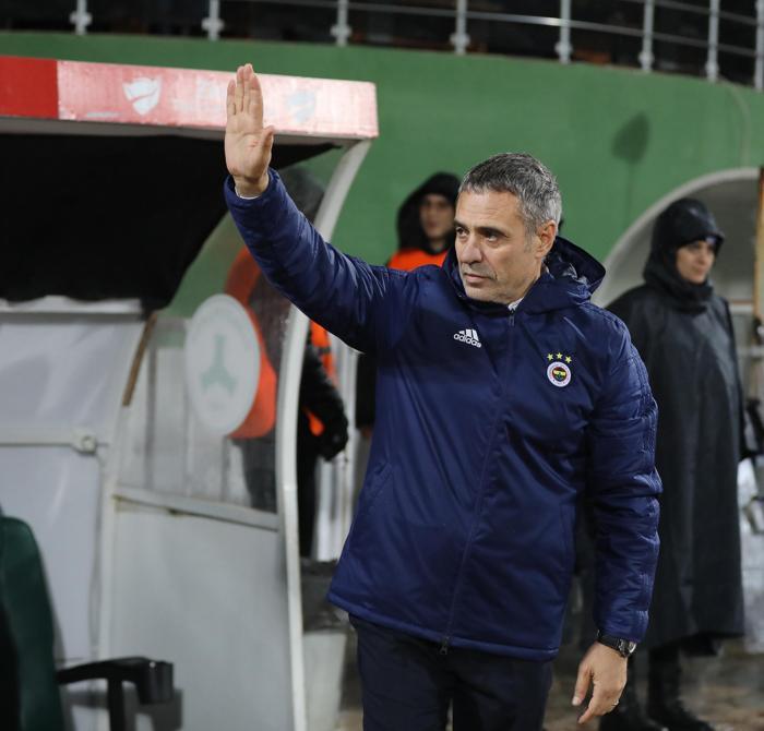 Ersun Yanal Fenerbahçe yönetimine raporunu sundu İşte gönderilmesini istediği isimler..