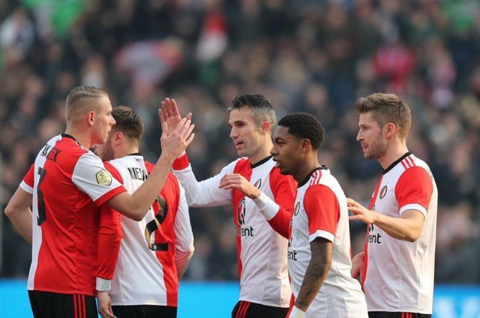 16) Feyenoord