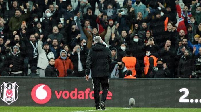Beşiktaş Teknik Direktörü Önder Karaveli, gözyaşlarını tutamadı