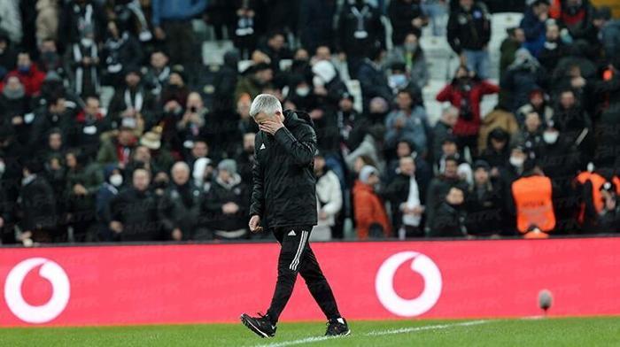 Beşiktaş Teknik Direktörü Önder Karaveli, gözyaşlarını tutamadı