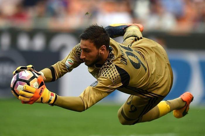 12) Gianluigi Donnarumma (Milan)