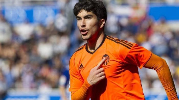 27) Carlos Soler (Valencia)