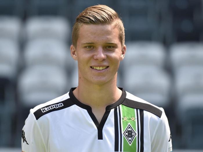 66) Nico Elvedi (Borussia Mönchengladbach)