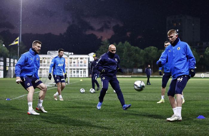 Fenerbahçenin Karagümrük karşısındaki muhtemel 11i