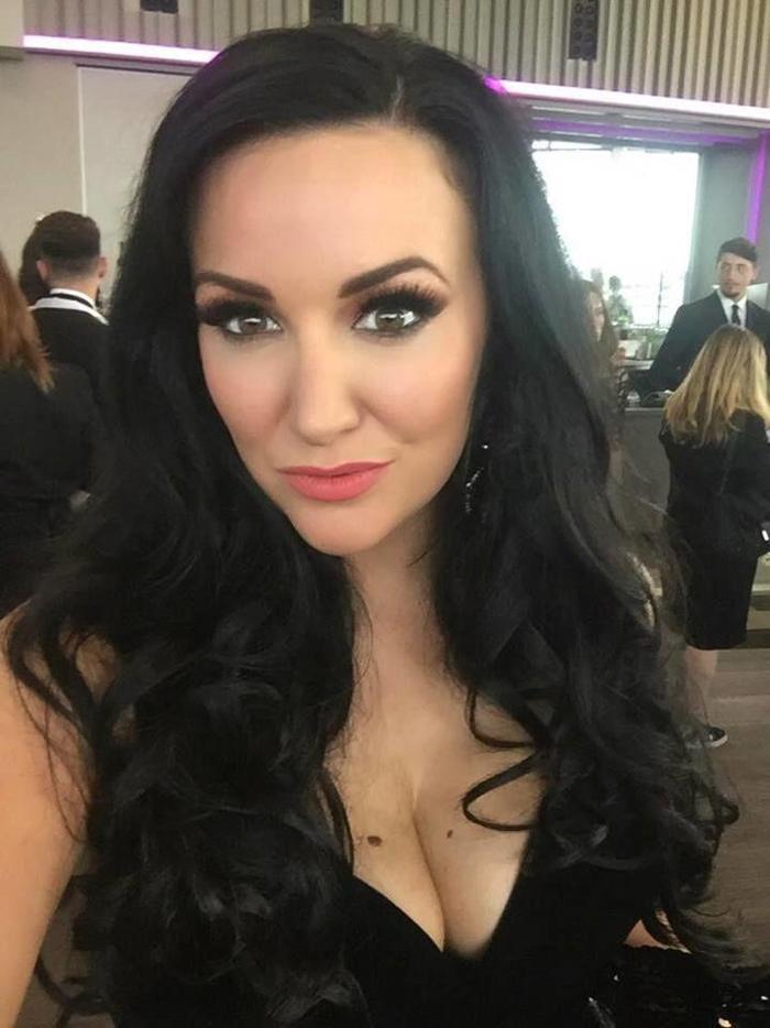 Asker Barbie Katrina Hodge yaşadığı cehennem hayatını anlattı