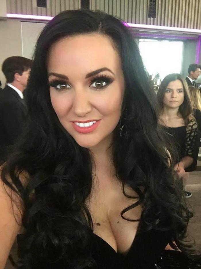 Asker Barbie Katrina Hodge yaşadığı cehennem hayatını anlattı