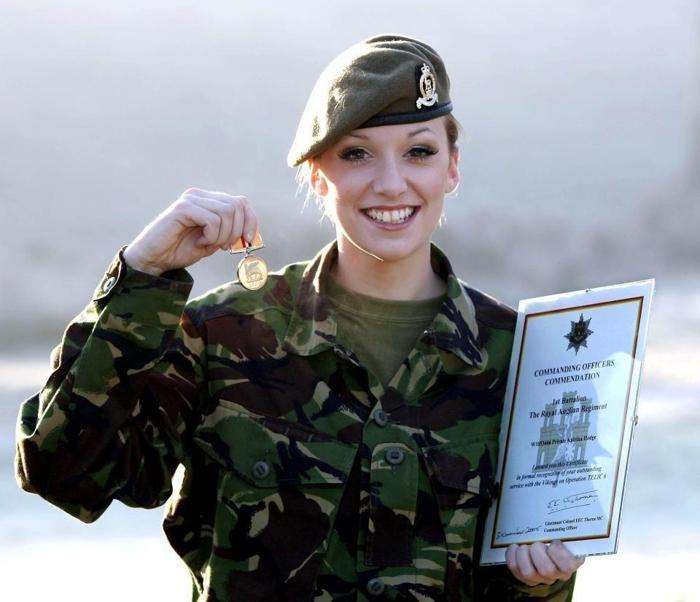 Asker Barbie Katrina Hodge yaşadığı cehennem hayatını anlattı