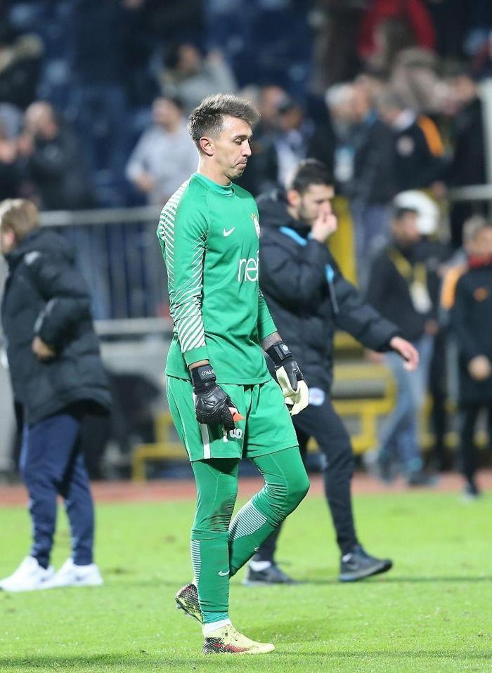 Herkes Muslera kadar oynar