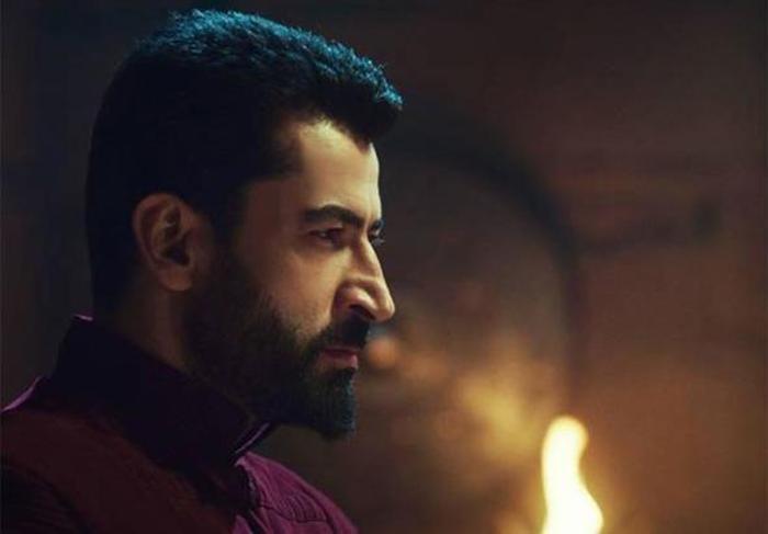 Kenan İmirzalıoğlu, at binip kılıç kullanarak 5 kilo verdi