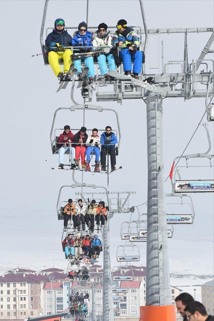 Doğu Ekspresiyle geldiler Yerli ve yabancı turist akın etti