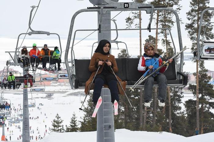 Doğu Ekspresiyle geldiler Yerli ve yabancı turist akın etti