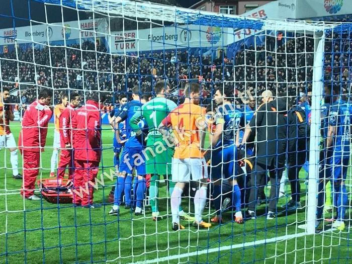 Son dakika Galatasaraylı Gomis bayıldı