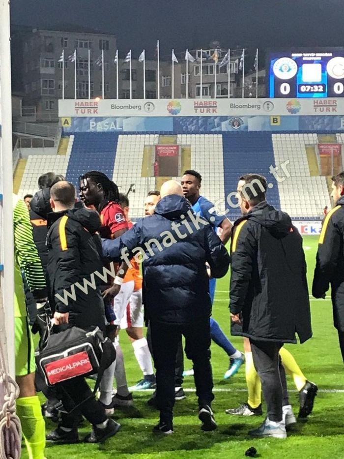 Son dakika Galatasaraylı Gomis bayıldı