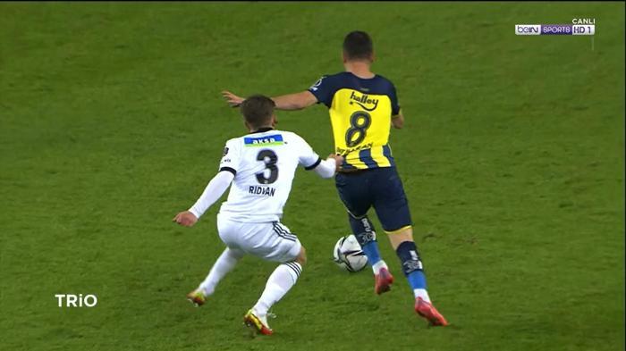Deniz Çobandan, Fenerbahçe-Beşiktaş maçına yorum: Penaltı kararı yanlış