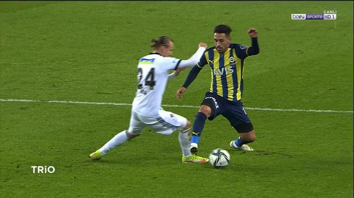 Deniz Çobandan, Fenerbahçe-Beşiktaş maçına yorum: Penaltı kararı yanlış