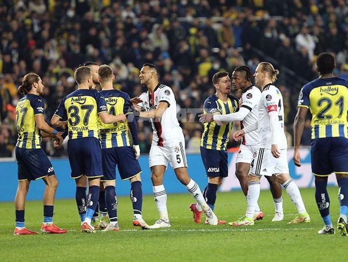 Fenerbahçe-Beşiktaş derbisinde gerginlik üstüne gerginlik