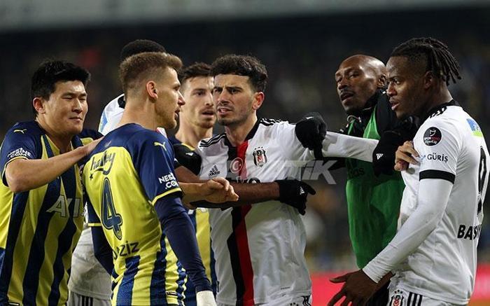 Fenerbahçe-Beşiktaş derbisinde gerginlik üstüne gerginlik