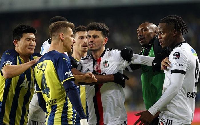 Fenerbahçe-Beşiktaş derbisinde gerginlik üstüne gerginlik
