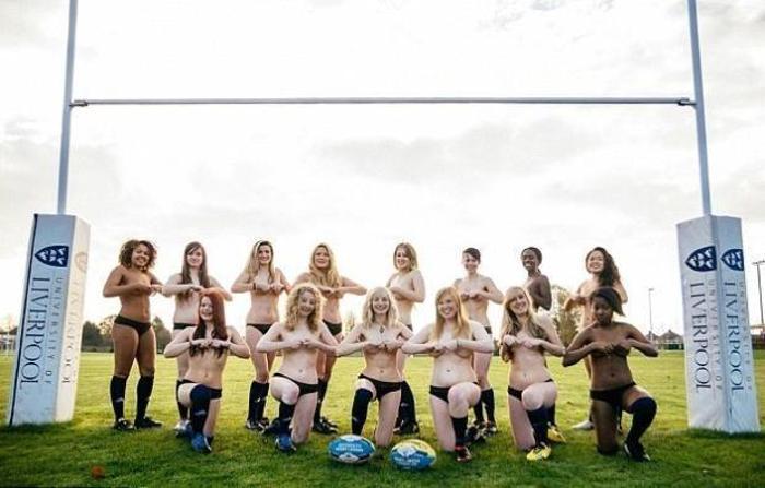 Kadın rugby takımı hayır için soyundu